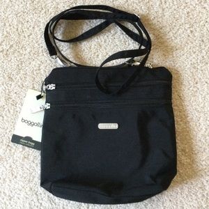Baggallini Zipper Bagg Classic Crossbody Black